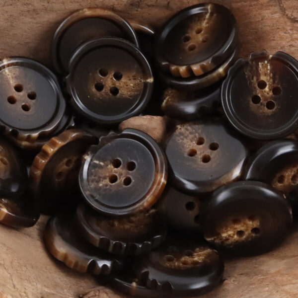 Beige Chipped Resin Buttons for Black Cardigans 30pcs - Image 3