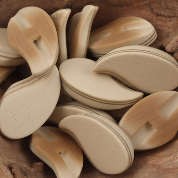 Comma-Shaped Matte Colored Resin Shank Buttons 10pcs - Image 4
