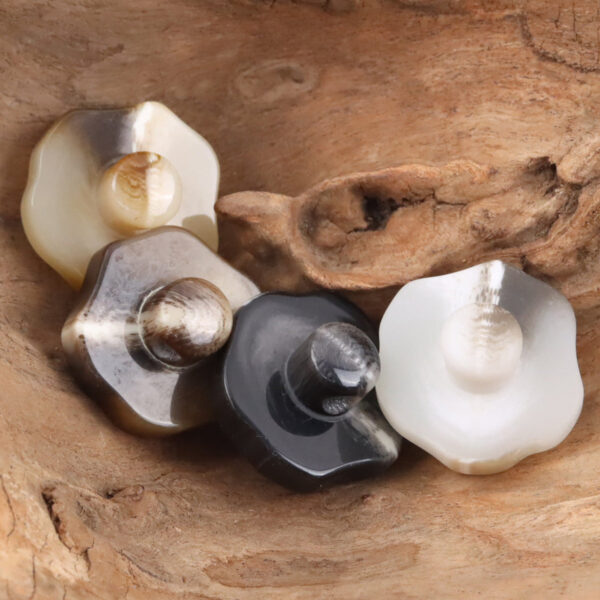 Screw-Shaped 30mm Oversized Resin Shank Buttons 10pcs - Image 2