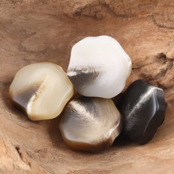 Screw-Shaped 30mm Oversized Resin Shank Buttons 10pcs - Image 3