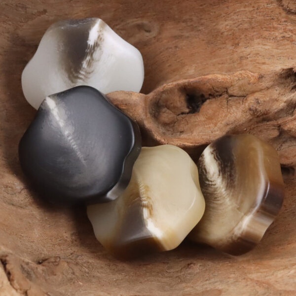 Screw-Shaped 30mm Oversized Resin Shank Buttons 10pcs - Image 4