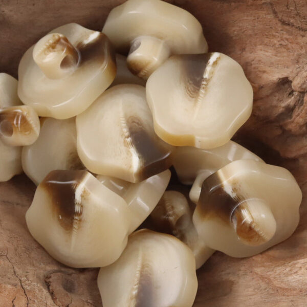 Screw-Shaped 30mm Oversized Resin Shank Buttons 10pcs - Image 6