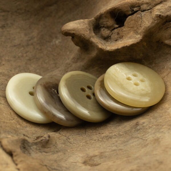 15-25mm Light Yellow Urea Buttons for Linen Casual Pants 30 Pack - Image 2