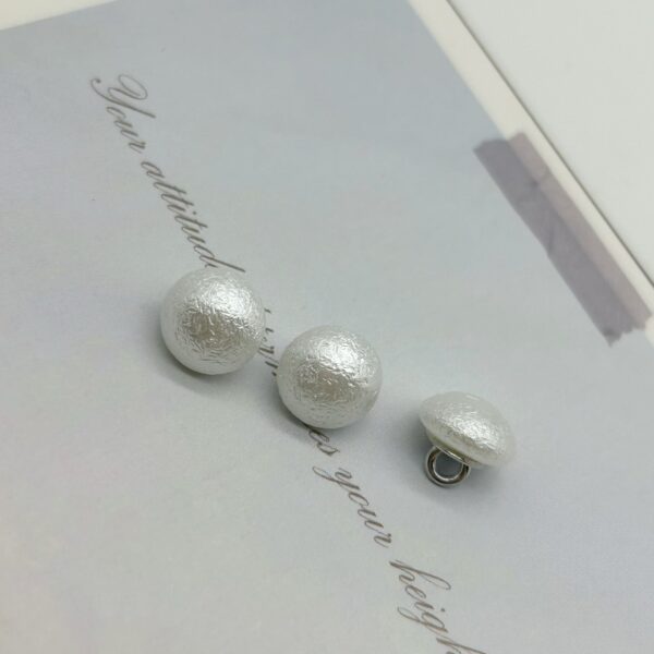 10mm Round Wrinkled Pearl Buttons and White Square Pearl Buttons 40pcs - Image 3