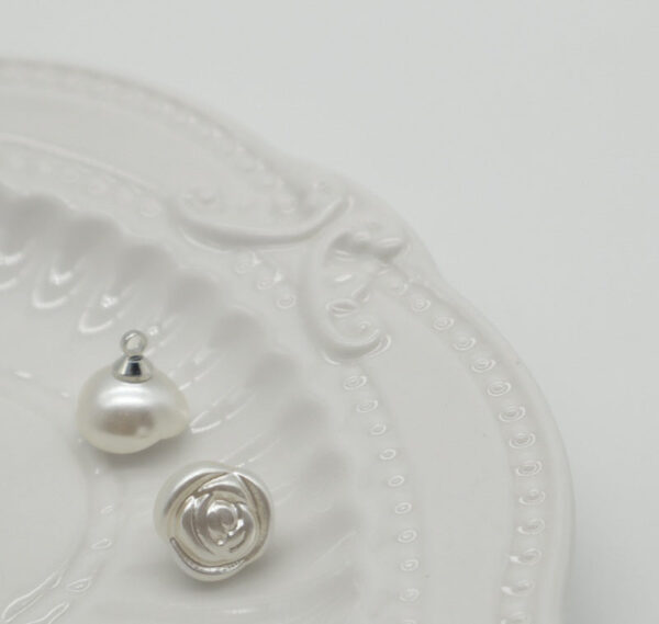 11.5mm White Pearl Rose Plastic Buttons with Metal Shanks 100pcs - Image 2