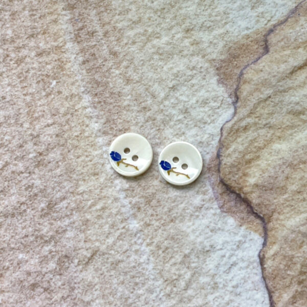 11.5mm 2-Hole Bowl-Shaped Shell Buttons Red Yellow Blue Rose Pattern 36 Pack - Image 3