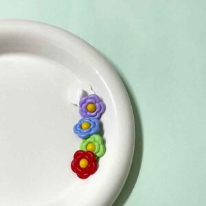 18mm Colorful Flower-Shaped Plastic Shank Buttons for Children's Clothing 100 Pack