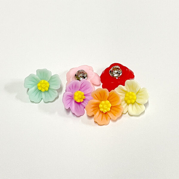 14mm Colorful Flower-Shaped Plastic Sewing Buttons with Shanks 210 Pack - Image 2