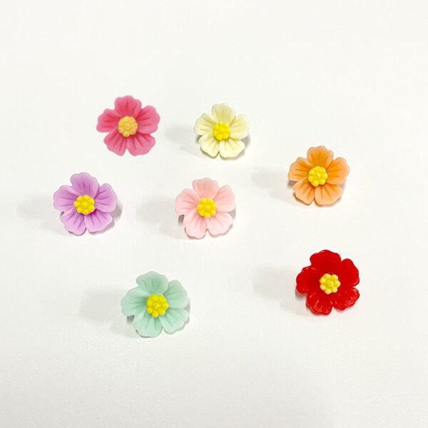 14mm Colorful Flower-Shaped Plastic Sewing Buttons with Shanks 210 Pack - Image 3