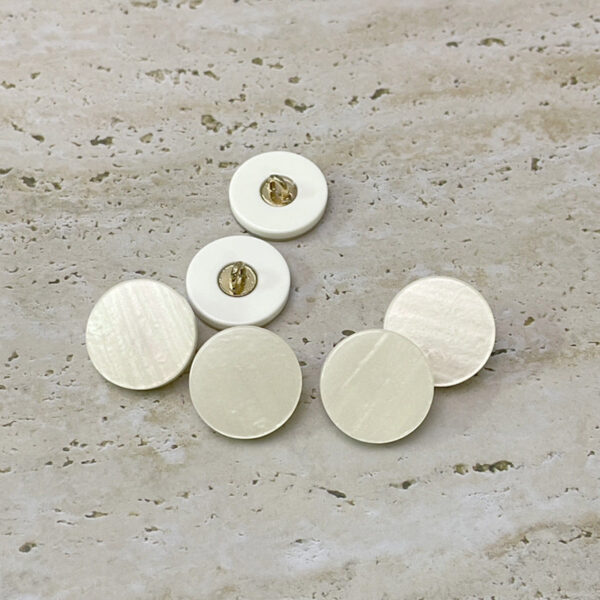 10-18mm Beige Flat Resin Buttons with Metal Shanks for Shirts Cardigans Sweaters - Image 2