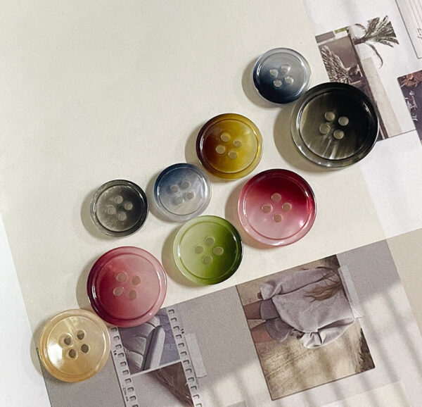 15-25mm Round Gradient Color Four-Hole Pearlized Resin Buttons for Sweaters Coats 40pcs - Image 2