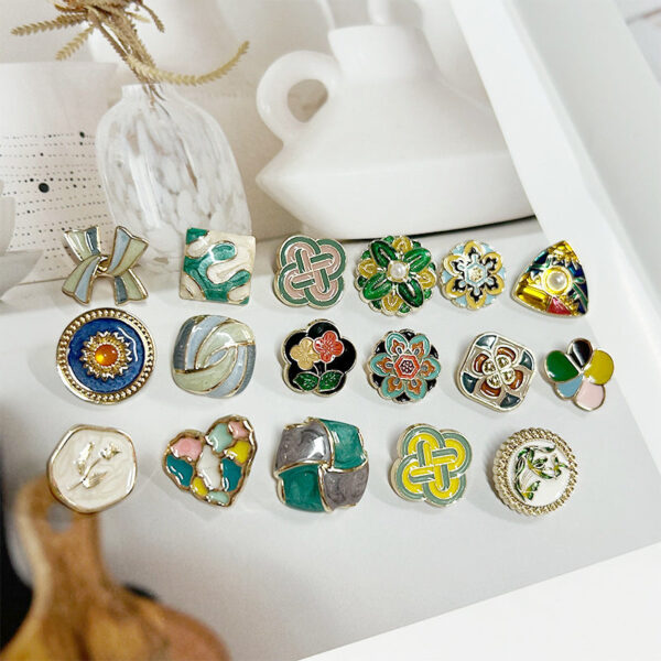 Vintage Court Style Enamel Buttons with Oil-Painting Art for Coats 17 Pack