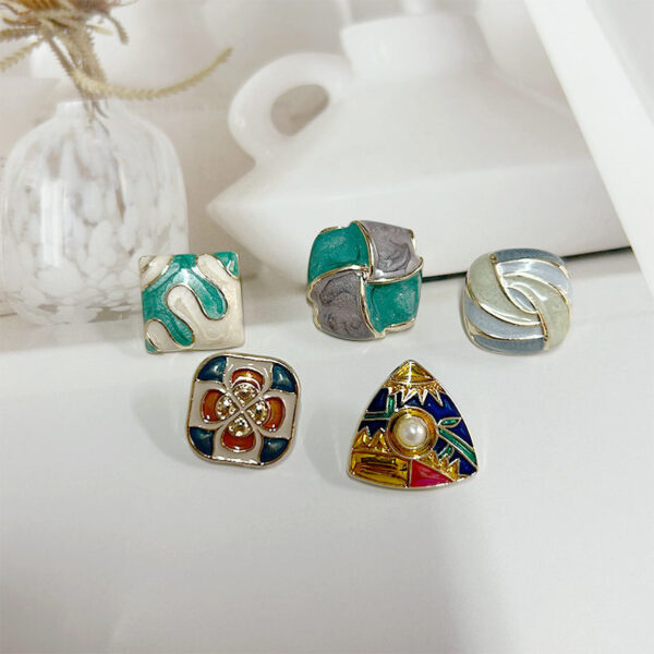 Vintage Court Style Enamel Buttons with Oil-Painting Art for Coats 17 Pack - Image 2