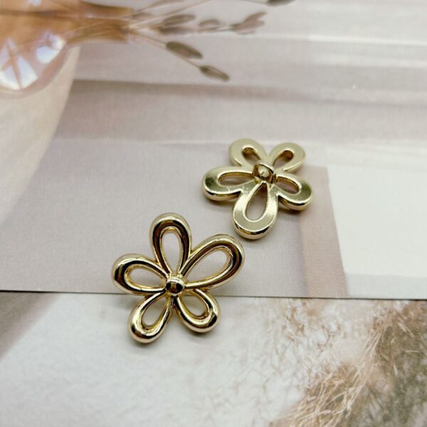 18/23mm Hollow Five-Petal Flower Metal Buttons with Shanks 50pcs - Image 3
