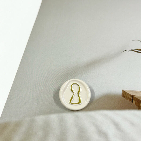 23mm Round Metal Buttons with Golden-Lined Miniature Figures and Shanks 50pcs - Image 4