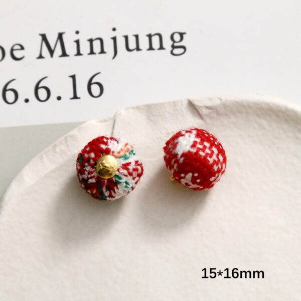 16mm Christmas Red and Green Plaid Cloth Hanging Balls 30pcs - Image 3